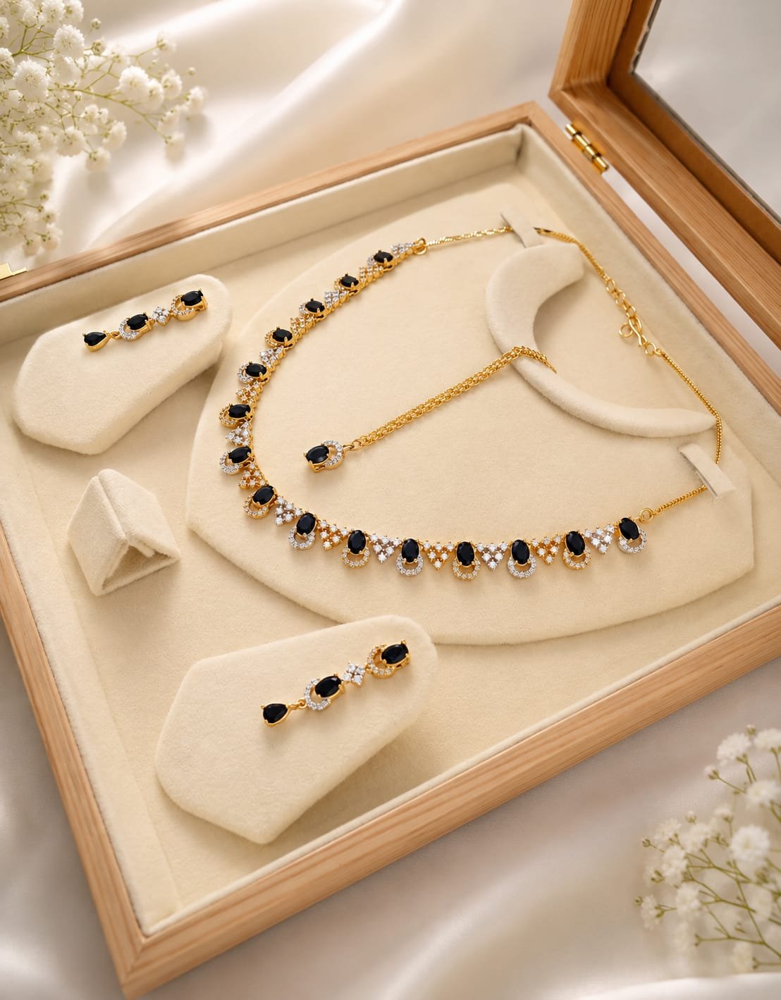 set (1) Elegant Black & Gold Jewellery Set - Image 1
